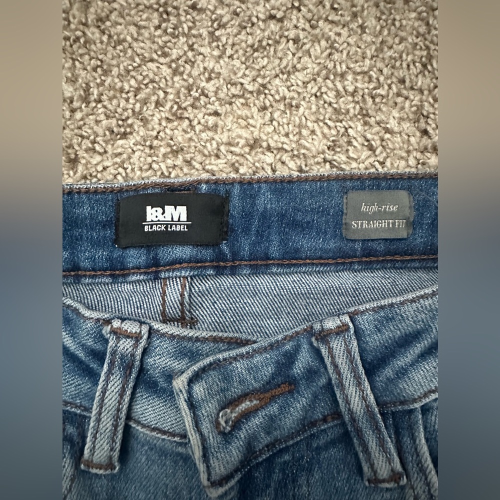 Light Wash Ripped Jeans - Picture 3 of 6